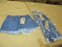 4 Women's Sz 4 Levi's Shorts