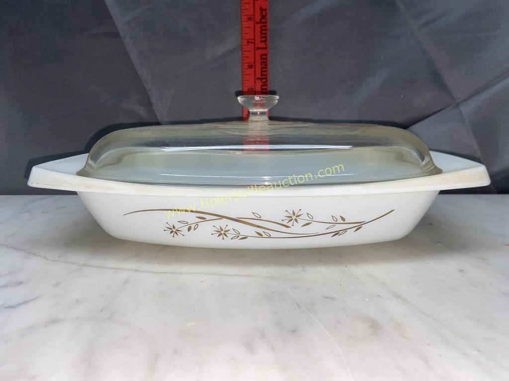 Pyrex golden honeysuckle baking dish with lid