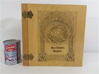 Cartable en bois "Grimoire Magic" wooden binder