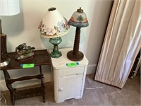 End Table W/ 2 Lamps