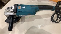 Makita 7 inch wheel grinder with a metal cut off