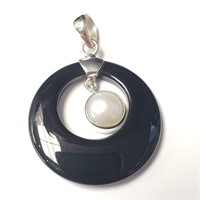 $70 Silver Black Onyx And Fresh Water Pearl Pendan