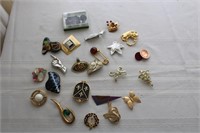 LOT OF COSTUME JEWELRY - BROACHES