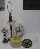 (3) Vintage electric table lamps of various