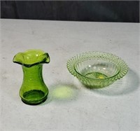 Green crackle vase approx 3 inches and green dish