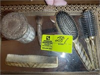 VANITY SET INCLUDING BRUSH COMB CAN CURLER