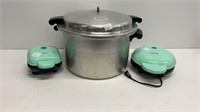 Vintage pressure cooker with (2) teal mini