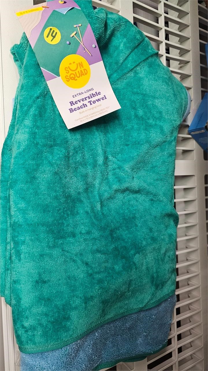 Reversible beach towel