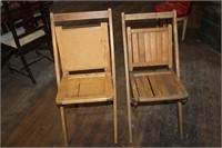 LOT OF TWO VINTAGE WOOD FOLDING CHAIRS