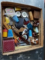 Box vintage tins etc