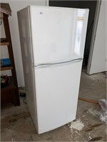 Magic Chef Refrigerator / Freezer [WWR]