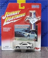 Johnny Lightning 2001Fird Mustang