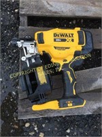 DEWALT 20V XR NAIL GUN (PARTS ONLY)