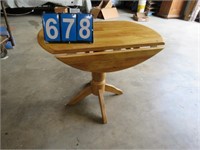 DROP LEAF KITCHEN TABLE NO CHAIRS