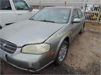 2000 Nissan Maxima JN1CA31DXYT767123 Silver