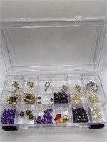 CRAFT JEWELRY/BEADS W/ DIVIDED CRAFT BOX