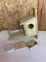 Squirrel feeder need some assembly