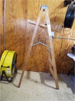 5 1/2 Feet Wooden Ladder