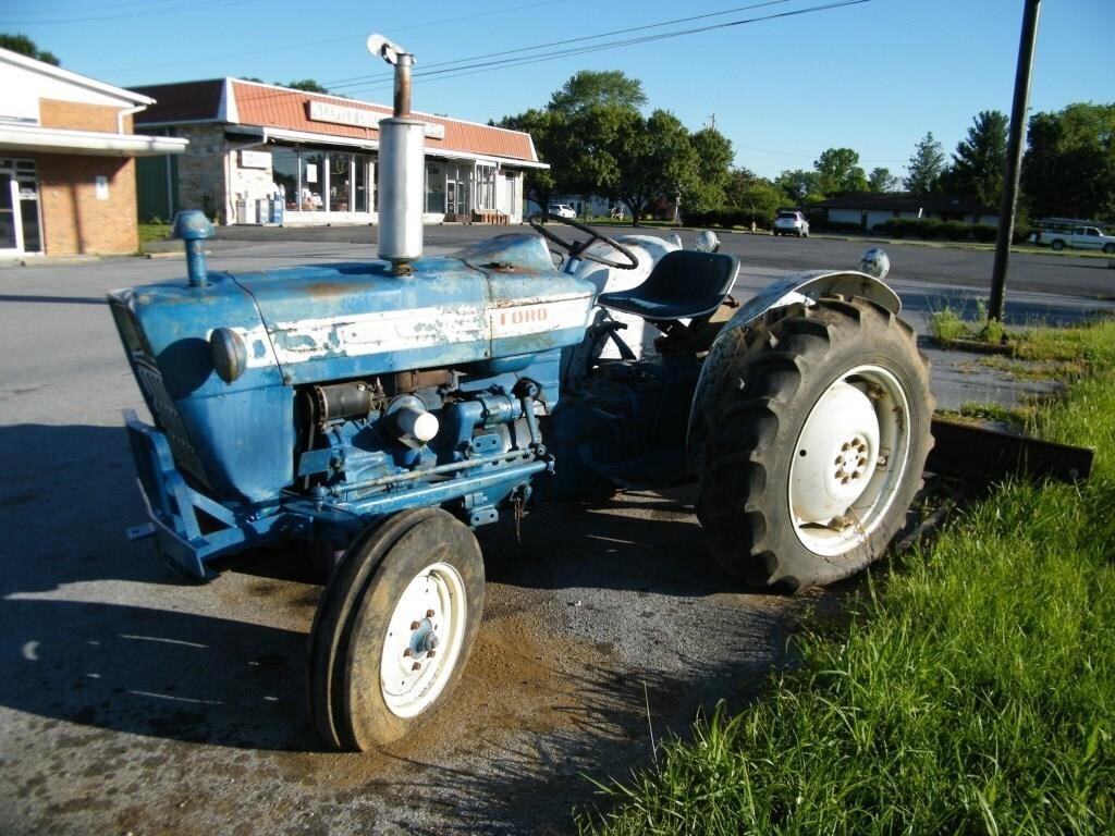 Ford 2000 Diesel Farm Tractor w/ Rear Blade