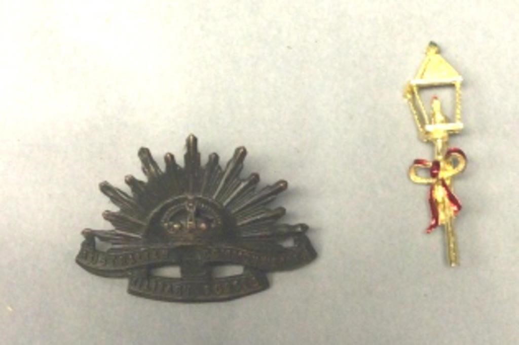 Christmas lamp pin and Australian Commonwealth