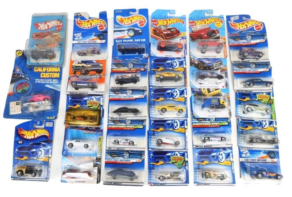 LARGE LOT OF HOT WHEELS