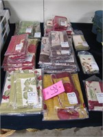 1 lot of mixed pattern table linens