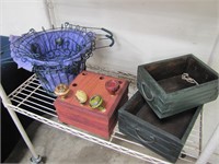 5 pcs of decor items: 2 metal baskets, &