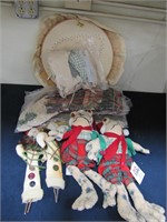 1 lot of cloth Christmas items: stockings, frog &