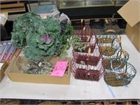 1 lot of metal wire baskets and decorative grapes