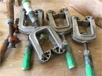 4 quick clamps and 2 clamp handles