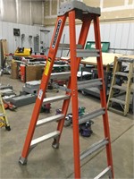 5’10” Louisville Fiberglass ladder fiberglass