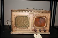 Antique emerson radio