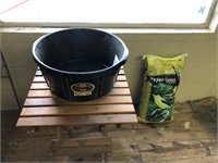 Feed Tub, Side Table, and Bird Seed