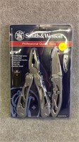 Smith And Wesson Knife And Utility Tool Set