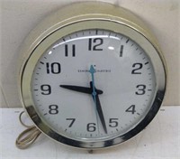 Vtg Classic Plastic GE Wall Clock  10" dia  Works