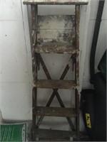 Wooden Step Ladder 5"