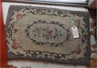 Primitive floral hook rug (21” x 31”)