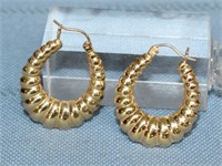 14k Gold Earrings 1.4g