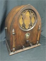 V&H Wood Table Radio
