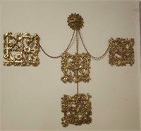 Wall hanging, gold look with chains,