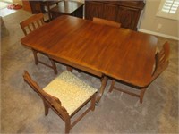 Mid-Century Modern Expandable Leaf Table/Chairs-