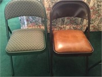 4 brown and 2 green folding chairs