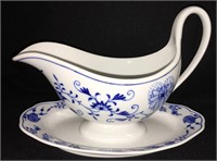 Meissen Gravy Boat With Attached Under Tray