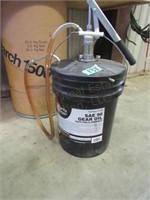 SAE 90 Weight Gear Oil w/Hand Pump