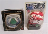 Detroit Redwings gumball bank and 1991 Topps
