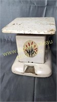 Vintage cat-tail kitchen scales