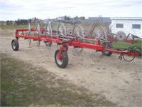 GEHL 520 12-WHEEL RAKE (1-OWNER)