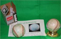 2 SIGNED BASEBALLS TO INCLUDE A 1961 RED SOX