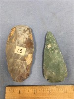 Lot of 2 stone pieces reproduction of an arrowhead