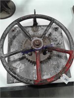 Hand-turn wheel w/ gear